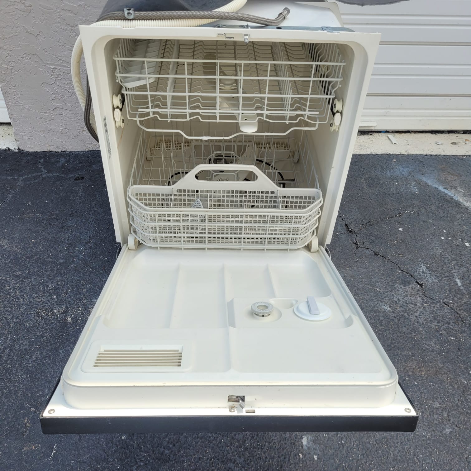 GE Black Stainless Steel Dishwasher GE Black Stainless Steel Dishwasher